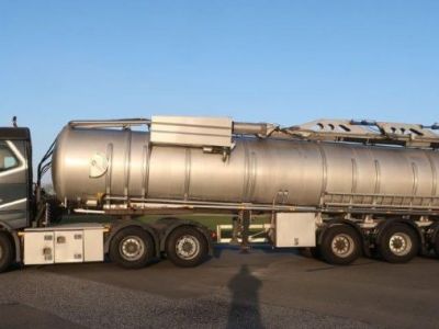VM Tarm 34000 l ja Volvo FH540
